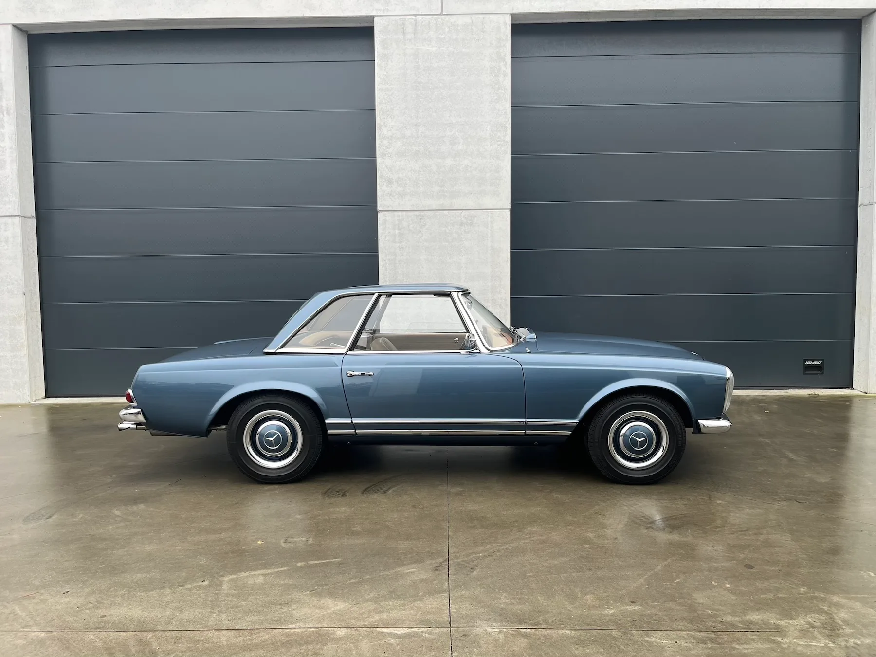 MERCEDES-BENZ 230 SL PAGODE